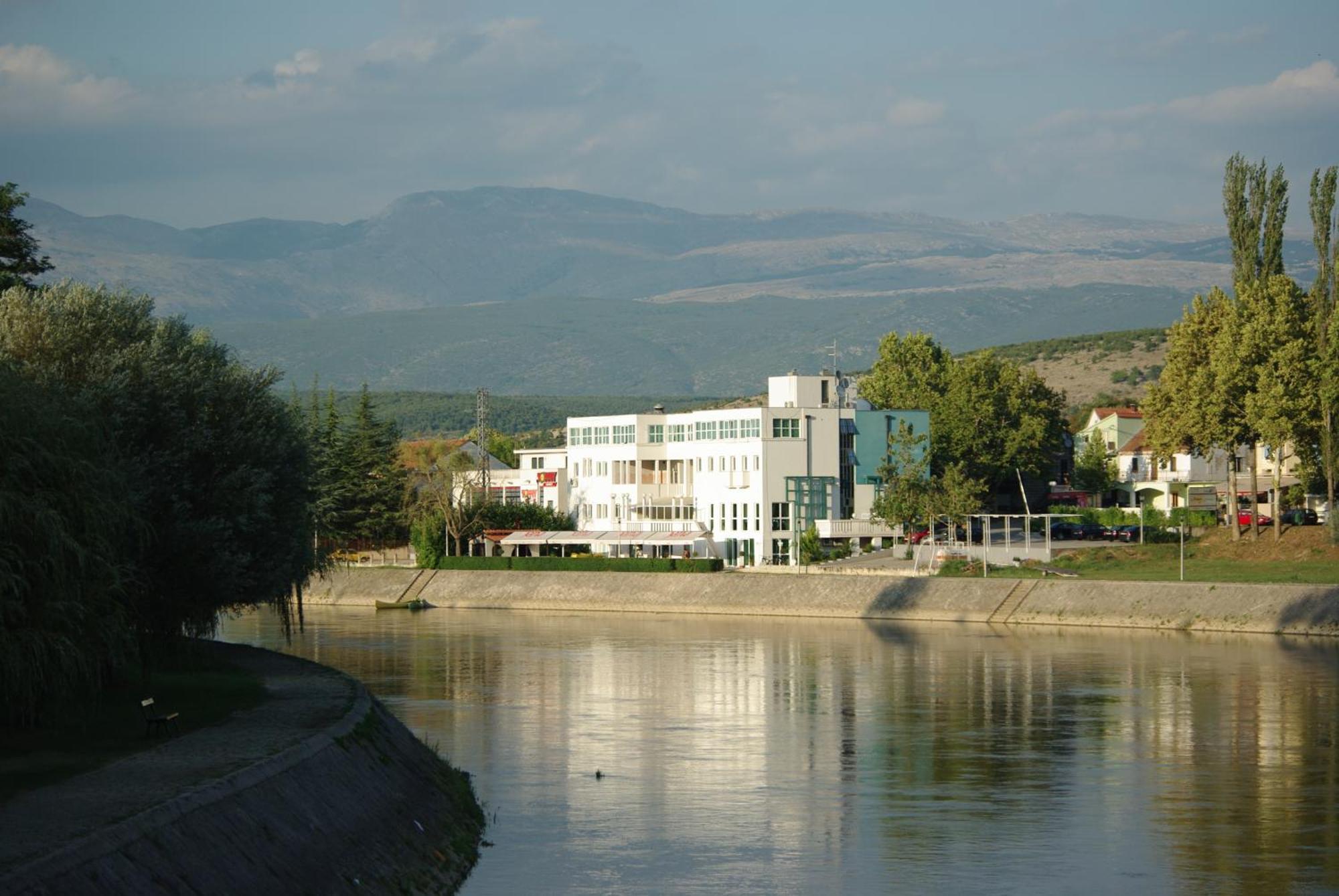Hotel Sv. Mihovil Trilj Екстер'єр фото