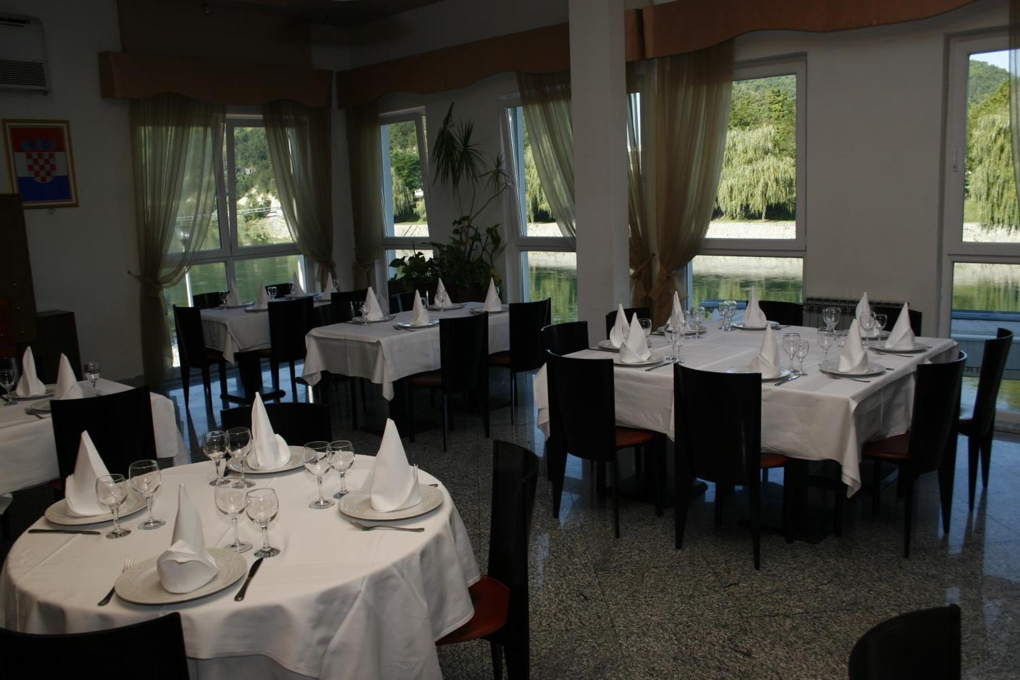 Hotel Sv. Mihovil Trilj Екстер'єр фото
