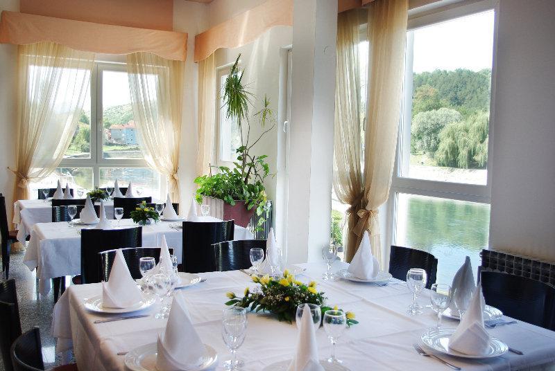 Hotel Sv. Mihovil Trilj Екстер'єр фото