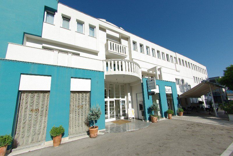 Hotel Sv. Mihovil Trilj Екстер'єр фото