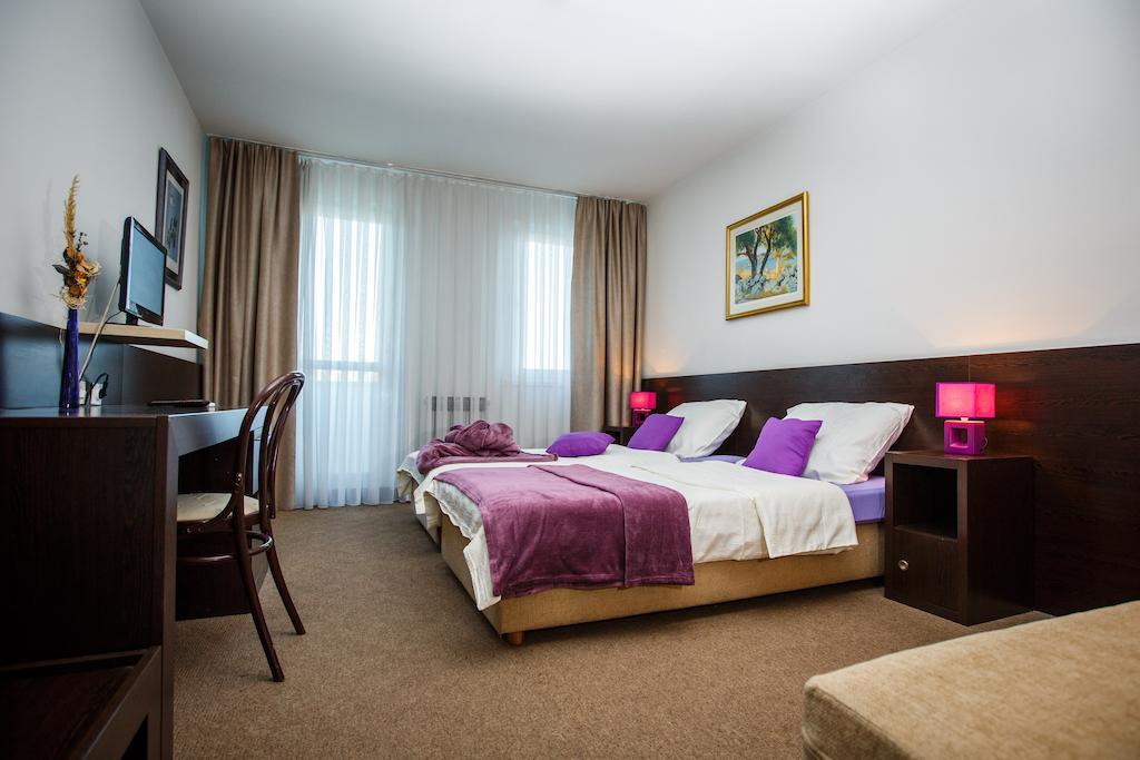 Hotel Sv. Mihovil Trilj Екстер'єр фото