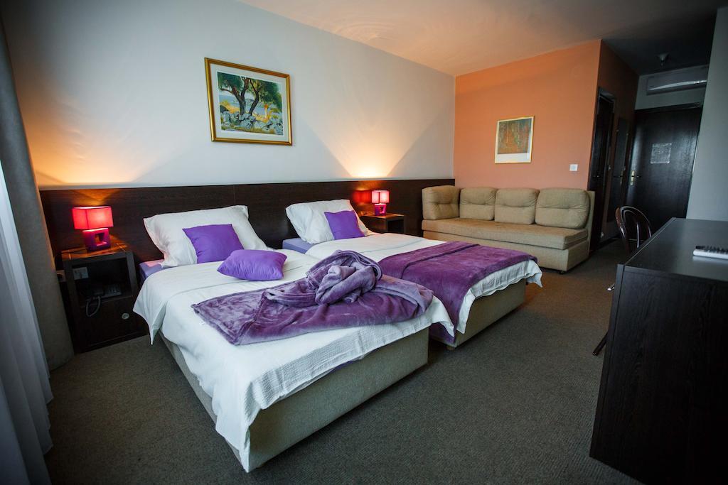 Hotel Sv. Mihovil Trilj Екстер'єр фото